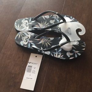 Roxy Patterned Flip Flops